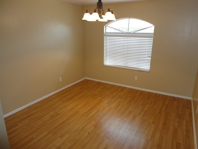 Foto del edificio - 1738 S Cardinal Drive