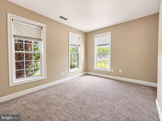 Foto del edificio - 2261 Potomac Club Pkwy