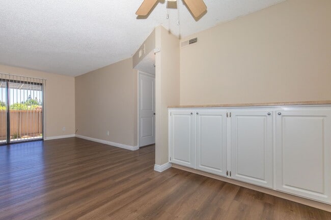 Building Photo - Stop by today at the 1 bed / 1 bath of you...