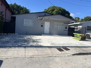 Building Photo - 1067 NW 24th St