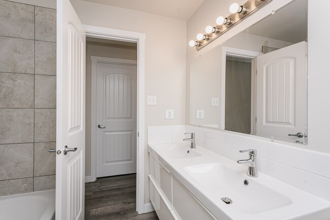 Building Photo - West Park Ridge