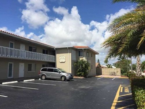 Foto del edificio - 719 Gardens Dr