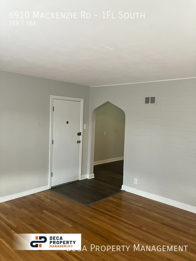 Building Photo - 2 Bedroom Apartment