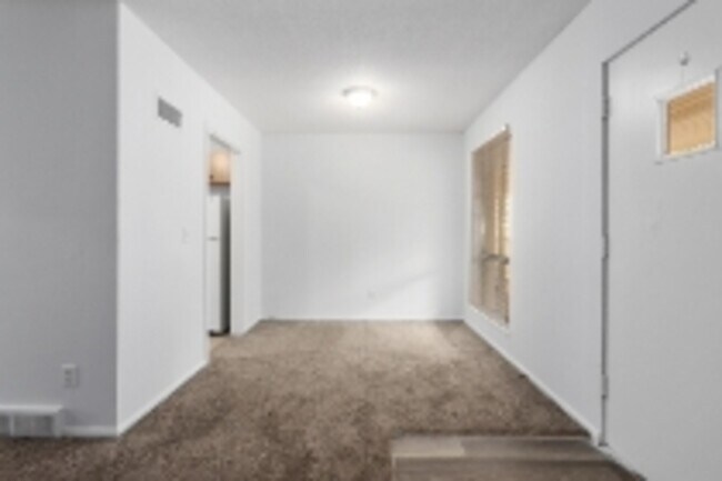 Building Photo - 432 W 89th St