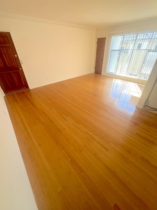 Foto del edificio - 1255 N Mansfield Ave