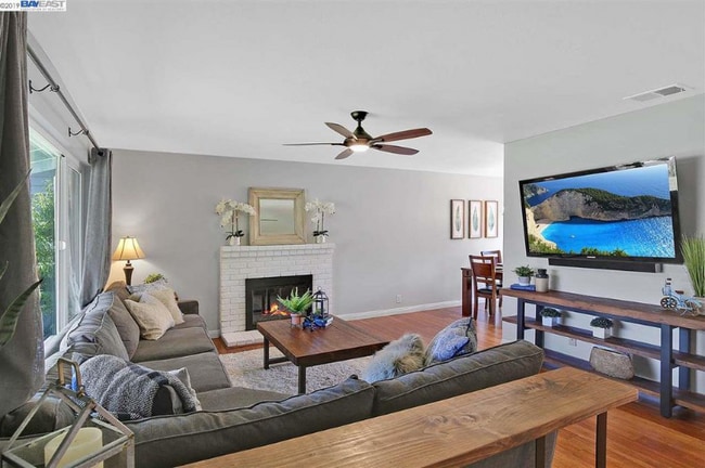 Building Photo - 4833 Primrose Ln