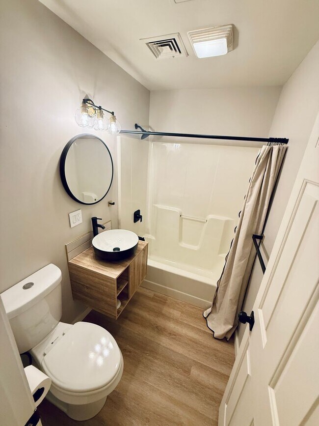 Foto del edificio - 2BD/2BA Stylish Condo AVAILBLE JUNE 1ST, 2026