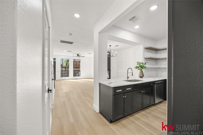 Building Photo - 2410 Calumet St