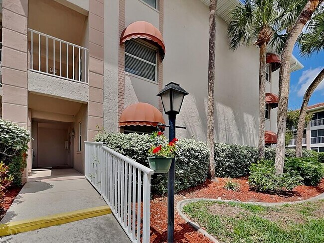 Foto del edificio - 6501 Stone River Rd