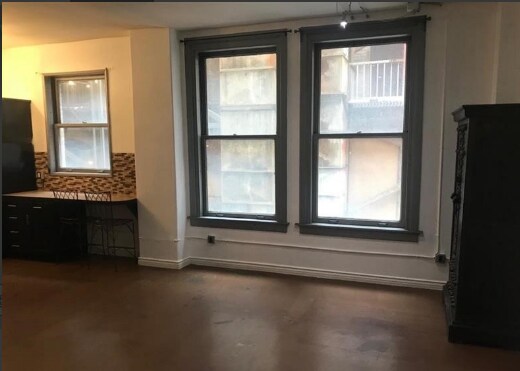 Foto del edificio - 215 W 7th St