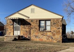 Building Photo - 561 E Indian Dr