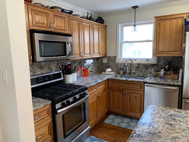 Building Photo - 2707 Navarre Dr