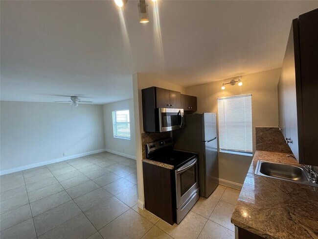 Foto del edificio - 607 NE 29th Dr