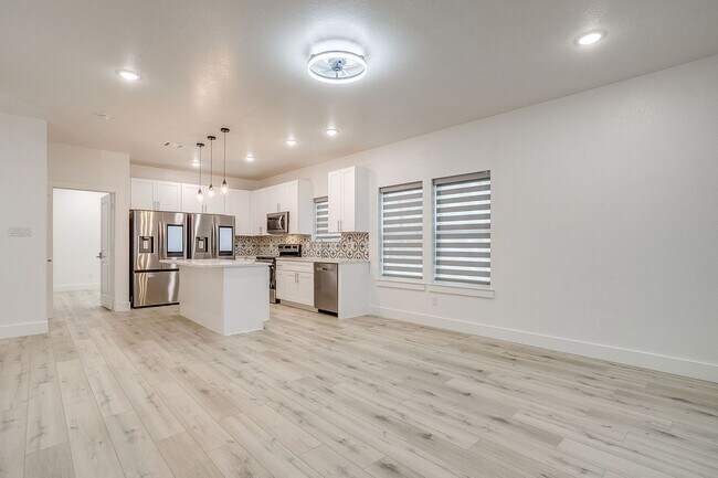 Foto del edificio - 3214 Forest Park Blvd