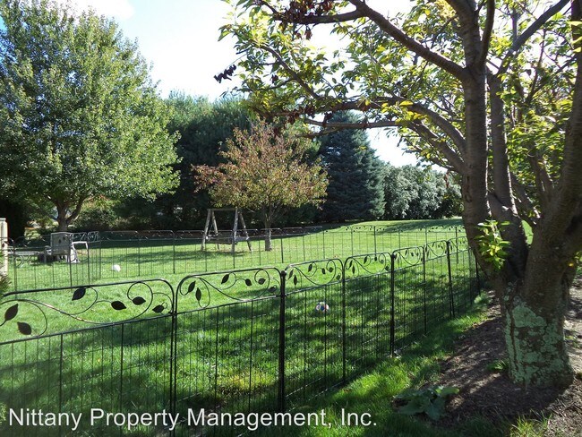 Building Photo - 1812 Red Lion Dr