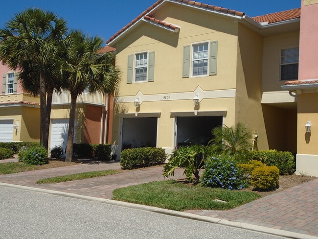 9800 right garage door - 9800 Quinta Artesa Way