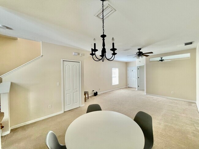 Foto del edificio - 15927 Fishhawk Creek Ln