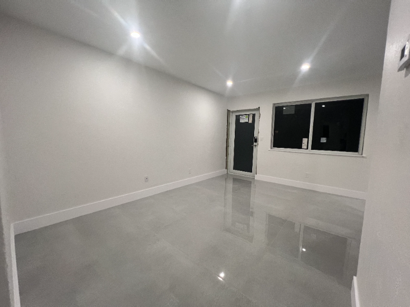 Foto principal - 5300 NW 25th Ave