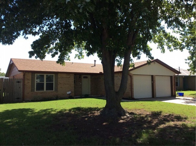 Building Photo - Welcome home to 7536 N.W. 114th OKC
