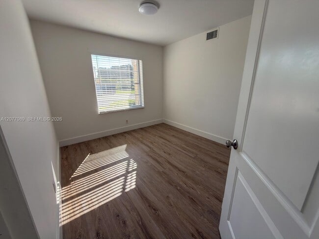 Foto del edificio - 9937 Three Lakes Cir