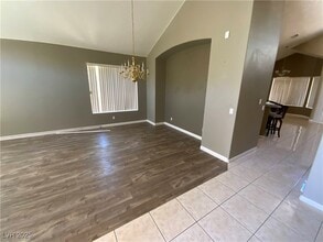 Building Photo - 1001 Eaglewood Dr