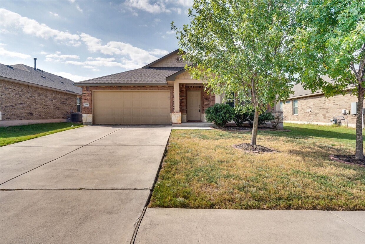 Foto principal - 5637 Sacco St