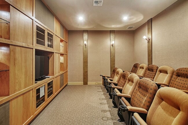 Building Photo - 2Bd/2Ba Seattle Condo