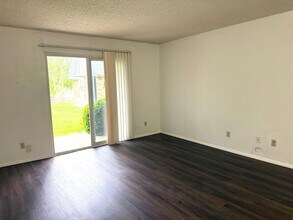 Building Photo - 9814 Greenery Ct