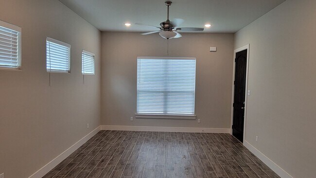 Foto del edificio - COMING SOON - 3/2/2 Godley ISD + Pet Welcome