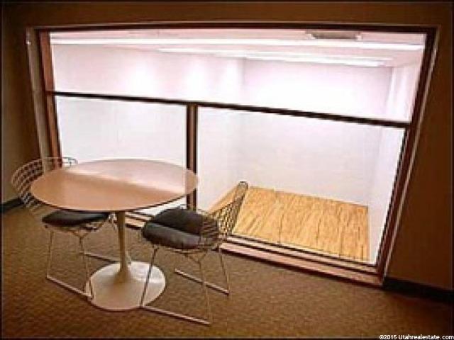 Foto del edificio - 48 W 300 S