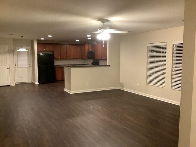 Building Photo - 1140 Moss Grove Dr