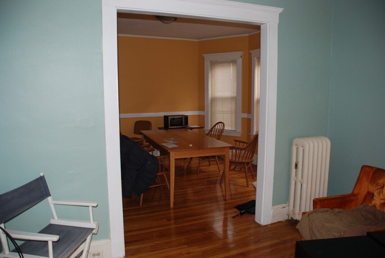 37 Pearl St Unit 1st floor apt near Tufts, Medford, MA 02155