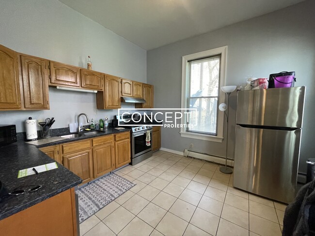 Building Photo - 8 Centre St