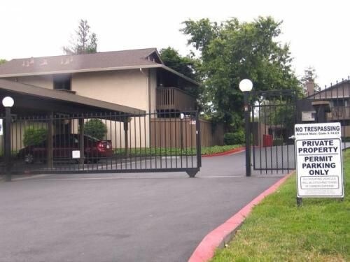 Foto del edificio - 2400 Sunny Ln