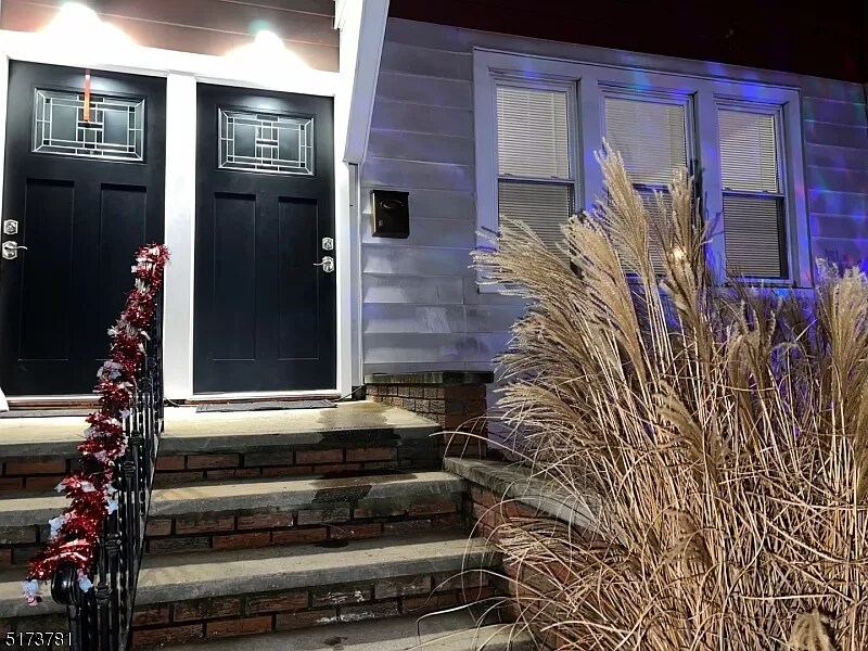Primary Photo - 633 Maple Ave