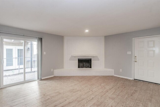 Foto del edificio - 6616 Berke Pl