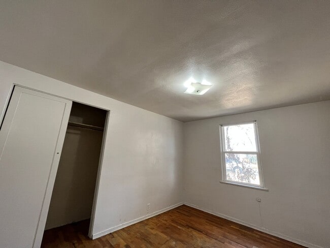 Building Photo - c1604