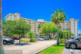 Building Photo - 2681 S Course Dr