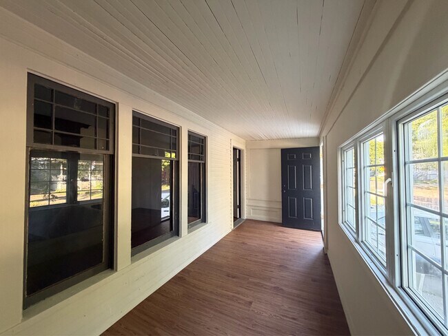 Building Photo - 99 Custer St