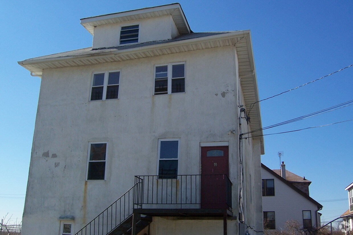 Primary Photo - 99 Beach 31st St