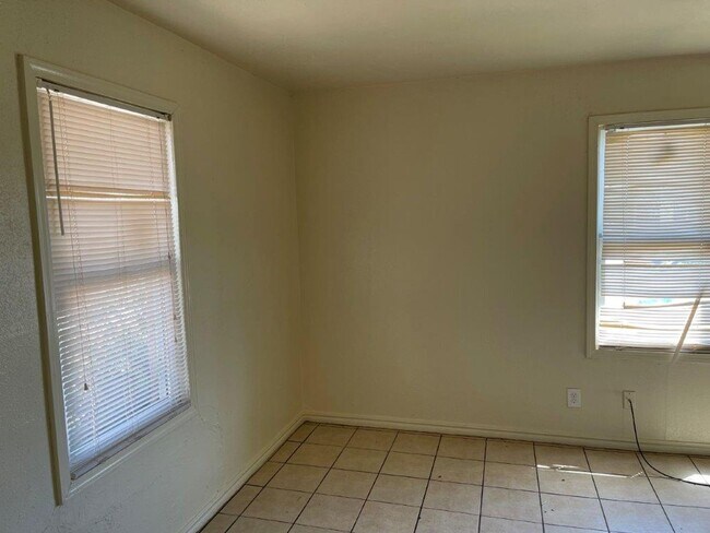 Foto del edificio - 409-411 Babb Drive