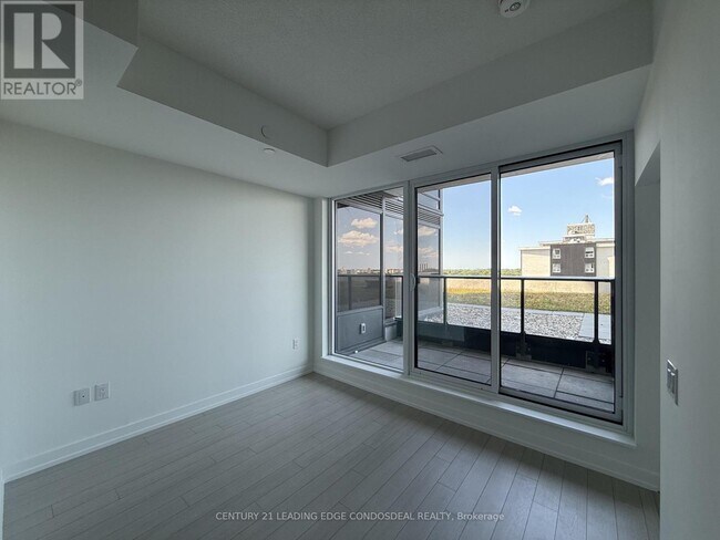 Photo du bâtiment - 4010 Eglinton Ave W