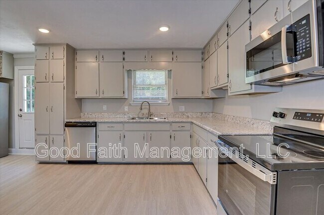 Foto del edificio - 4022 Windridge Dr
