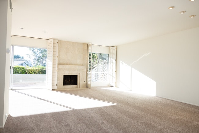 Building Photo - 2274 Caminito Castillo