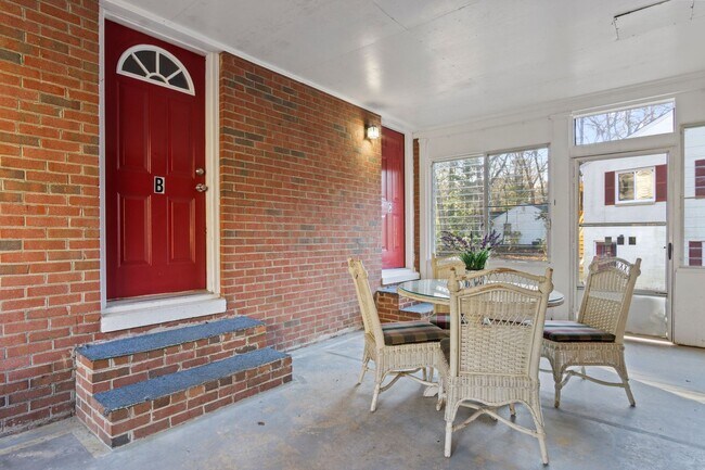Foto del edificio - Cute-as-a-Button 2BR/2BA Apartment in Williamsburg VA | Private Entrance + Utilities Included