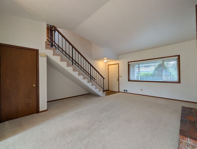 Foto del edificio - Great 2 bed/1 bath duplex with fenced in yard!