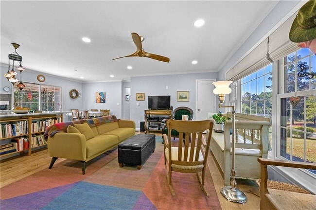 Building Photo - 2412 Elmwood Cir SE