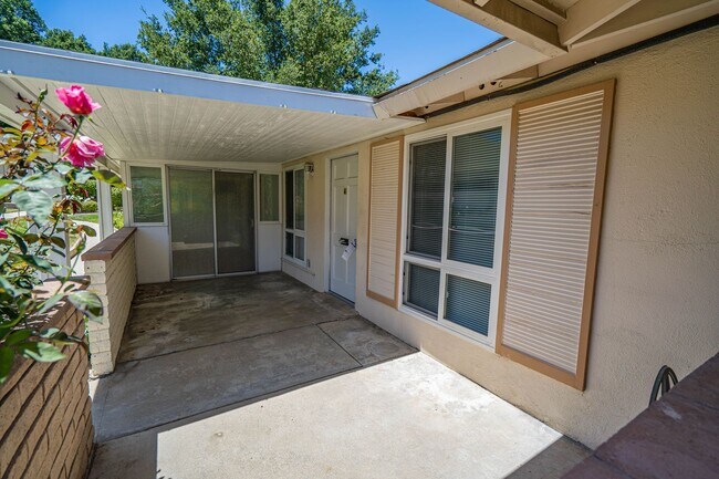 Foto del edificio - 2 Bedroom Home in Friendly Valley in 55+ C...