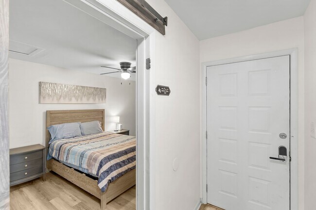Foto del edificio - 629 Sandalwood Dr