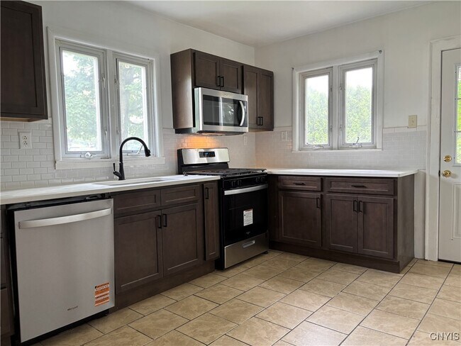 Foto del edificio - 10513 Cosby Manor Rd